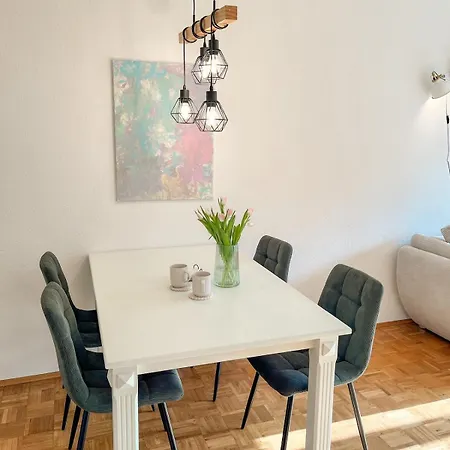 Helles 2 Mit Balkon Und Tiefgarage Appartement *
